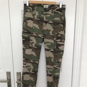 🎉3 for $20🎉 J Crew camo-print skinny cargo pants